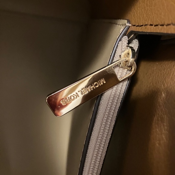 Michael Kors Reed Large Belted Shoulder Tote Bag Camel - Picture 7 of 7